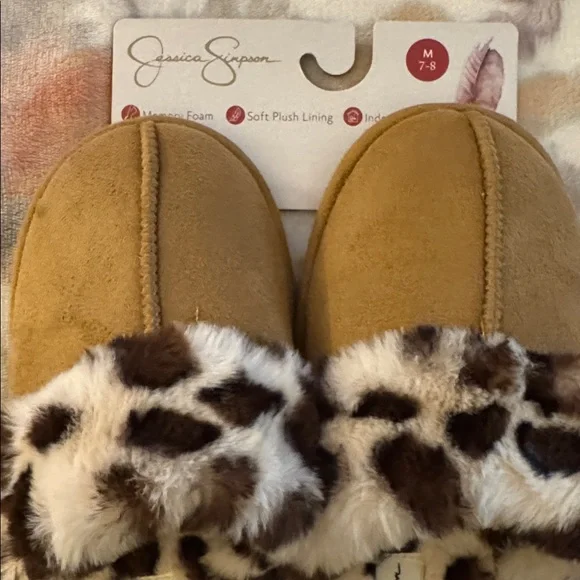 Jessica Simpson Brown Leopard Plush Slippers - Picture 4 of 8